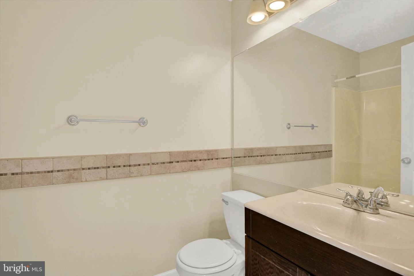 Bath - 332 Red Haven Ct, Joppa, MD 21085 photo 3 of 4