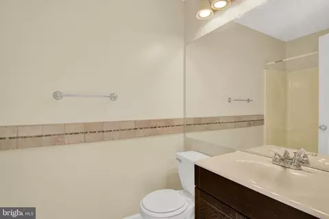 Bath - 332 Red Haven Ct, Joppa, MD 21085 photo 3 of 4