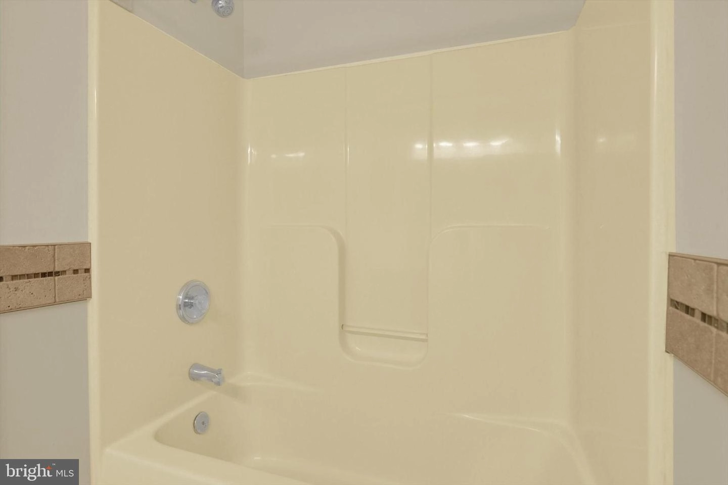 Bath - 332 Red Haven Ct, Joppa, MD 21085 photo 2 of 4