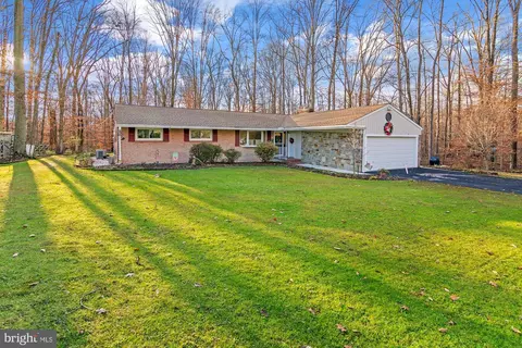 402 Streamside Dr, Fallston, MD 21047 photo 2