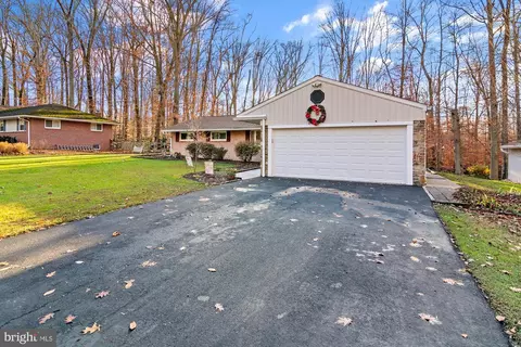 402 Streamside Dr, Fallston, MD 21047 photo 3