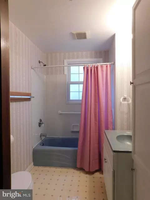 Bath - 1012 Main St, Darlington, MD 21034 photo 1 of 4