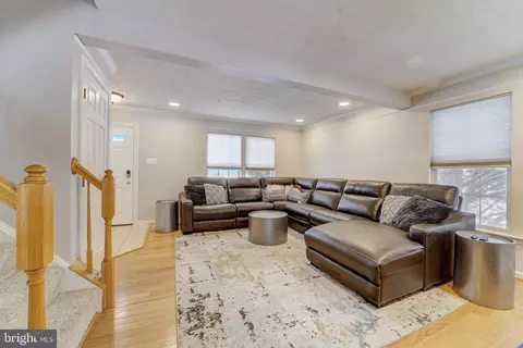 586 Macintosh Cir, Joppa, MD 21085 photo 4