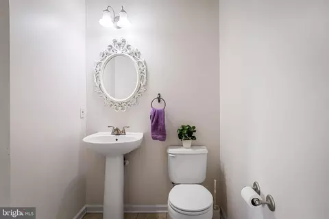 Bath - 579 Macintosh Cir, Joppa, MD 21085 photo 1 of 3