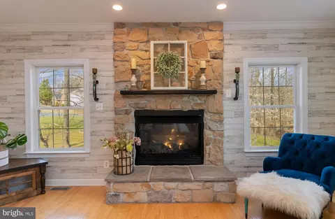 Living - 502 Cainwood Ct, Fallston, MD 21047 photo 3 of 5
