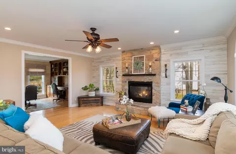 Living - 502 Cainwood Ct, Fallston, MD 21047 photo 2 of 5