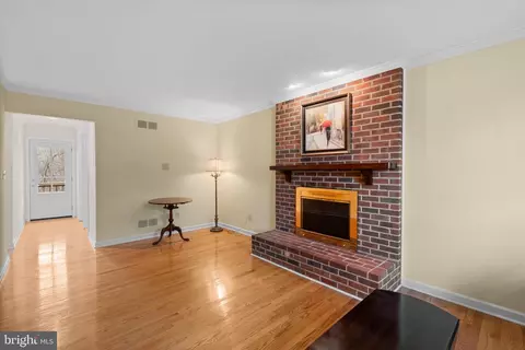 Living - 2108 Lippizan Ct, Fallston, MD 21047 photo 2 of 6