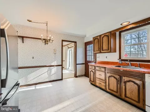 Kitchen - 906 Dellwood Dr, Fallston, MD 21047 photo 5 of 5