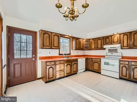 Kitchen - 906 Dellwood Dr, Fallston, MD 21047 photo 2 of 5