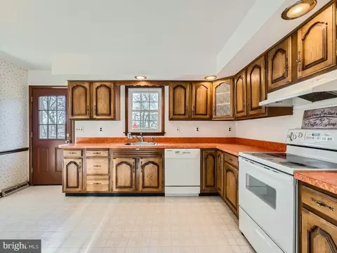 Kitchen - 906 Dellwood Dr, Fallston, MD 21047 photo 4 of 5