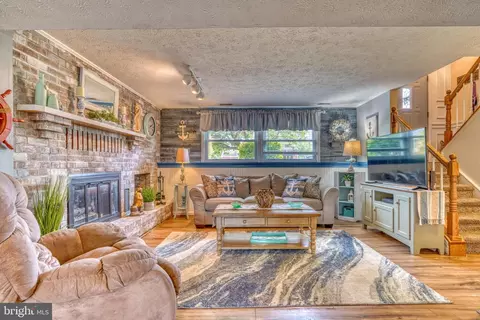 Living - 106 Beacon Point Ct, Joppa, MD 21085 photo 6 of 8