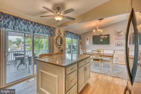 Kitchen - 106 Beacon Point Ct, Joppa, MD 21085 photo 4 of 5