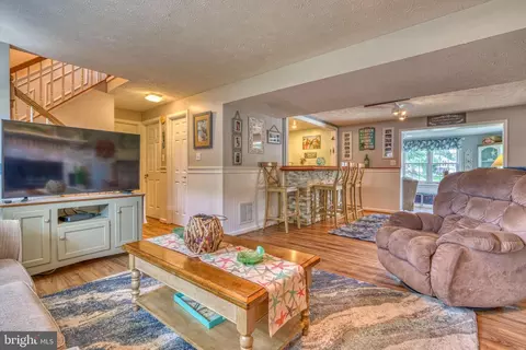 Living - 106 Beacon Point Ct, Joppa, MD 21085 photo 7 of 8