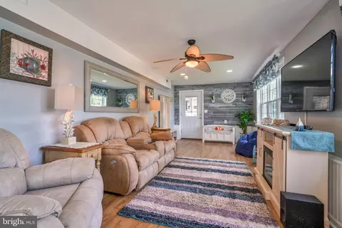 Living - 106 Beacon Point Ct, Joppa, MD 21085 photo 8 of 8