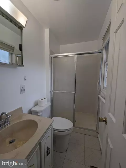 Bath - 324 Clyde Ct, Abingdon, MD 21009 photo 2 of 3