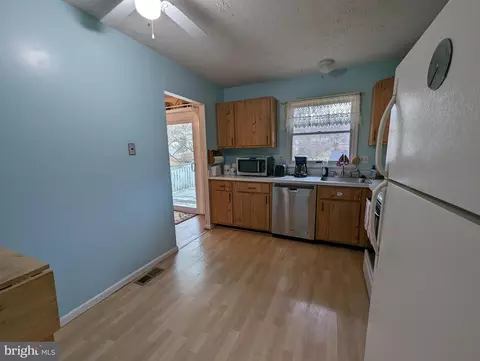 Kitchen - 324 Clyde Ct, Abingdon, MD 21009 photo 2 of 2