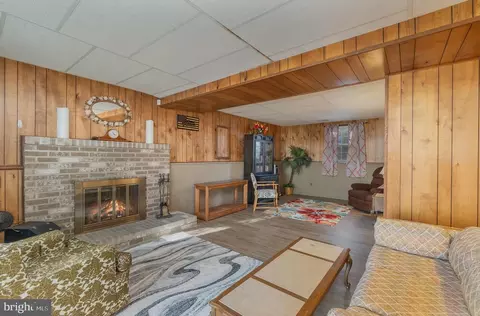 Living - 3012 Ebbtide Dr, Edgewood, MD 21040 photo 4 of 8