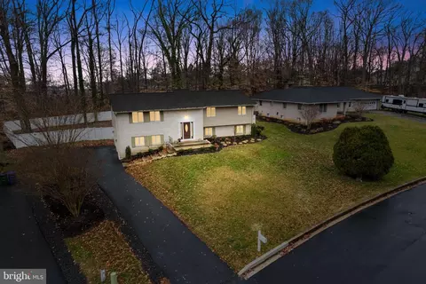 8 Crestmont Dr, Aberdeen, MD 21001