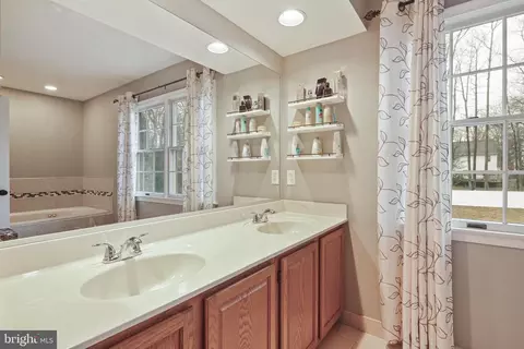 Bath - 1405 Emily Ct E, Abingdon, MD 21009 photo 2 of 4