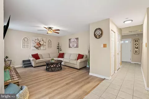 Living - 424 Spry Island Rd, Joppa, MD 21085 photo 3 of 5