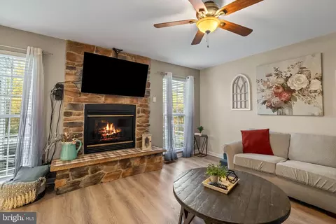 Living - 424 Spry Island Rd, Joppa, MD 21085 photo 2 of 5