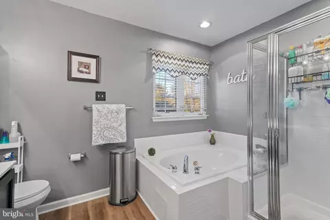 Bath - 424 Spry Island Rd, Joppa, MD 21085 photo 2 of 4