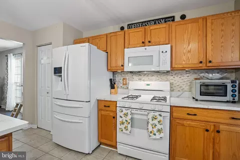 Kitchen - 424 Spry Island Rd, Joppa, MD 21085 photo 3 of 3