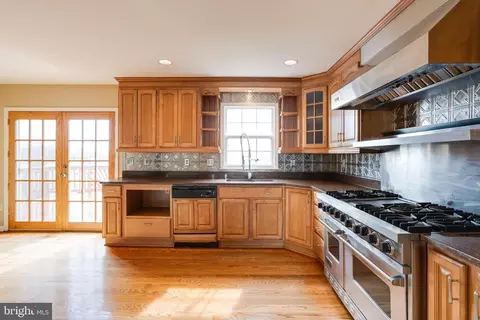 Kitchen - 345 Enfield Rd, Joppa, MD 21085 photo 5 of 11