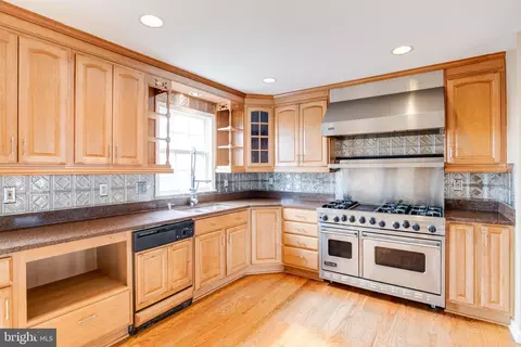 Kitchen - 345 Enfield Rd, Joppa, MD 21085 photo 7 of 11