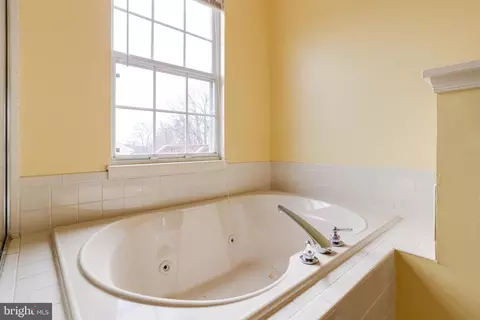 Bath - 345 Enfield Rd, Joppa, MD 21085 photo 3 of 7
