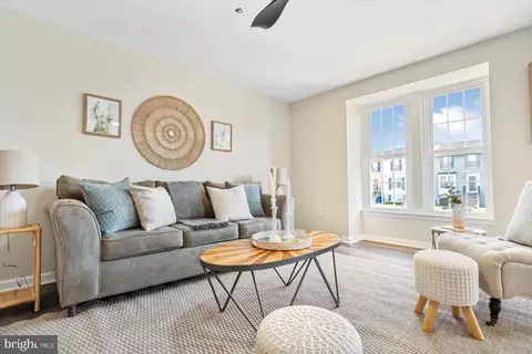 Living - 918 Pirates Ct, Edgewood, MD 21040 photo 6 of 6