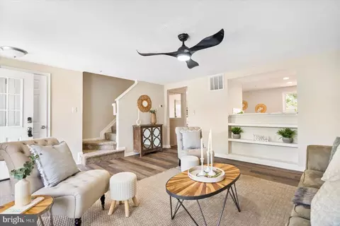 Living - 918 Pirates Ct, Edgewood, MD 21040 photo 3 of 6