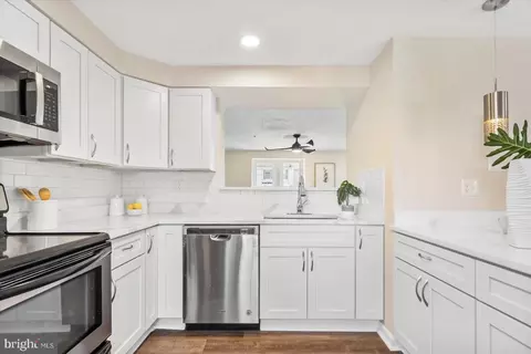 Kitchen - 918 Pirates Ct, Edgewood, MD 21040 photo 2 of 4