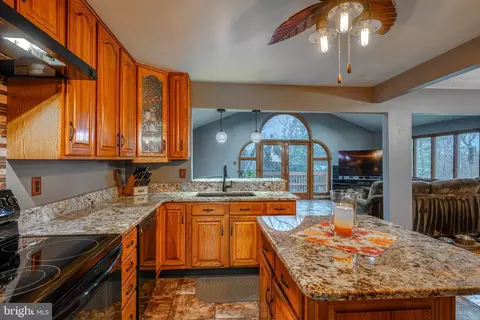 812 Gary Dr, Kingsville, MD 21087