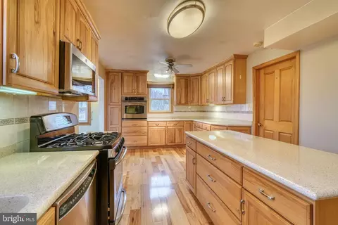 Kitchen - 407 Fowler Ct, Joppa, MD 21085 photo 2 of 8