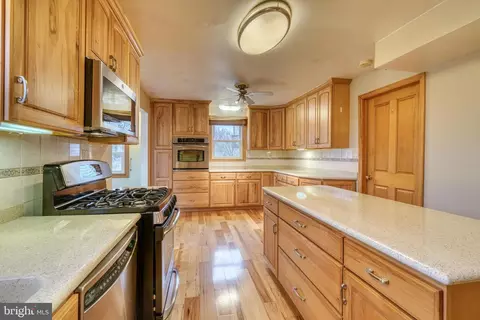 Kitchen - 407 Fowler Ct, Joppa, MD 21085 photo 3 of 8
