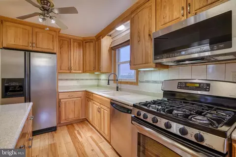 Kitchen - 407 Fowler Ct, Joppa, MD 21085 photo 8 of 8