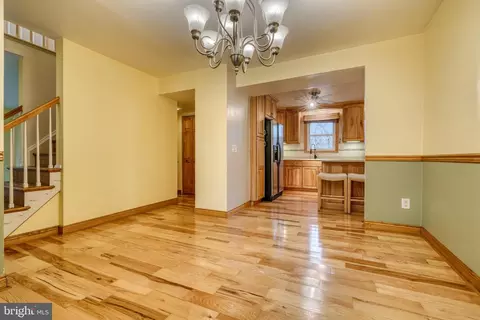 Living - 407 Fowler Ct, Joppa, MD 21085 photo 2 of 3