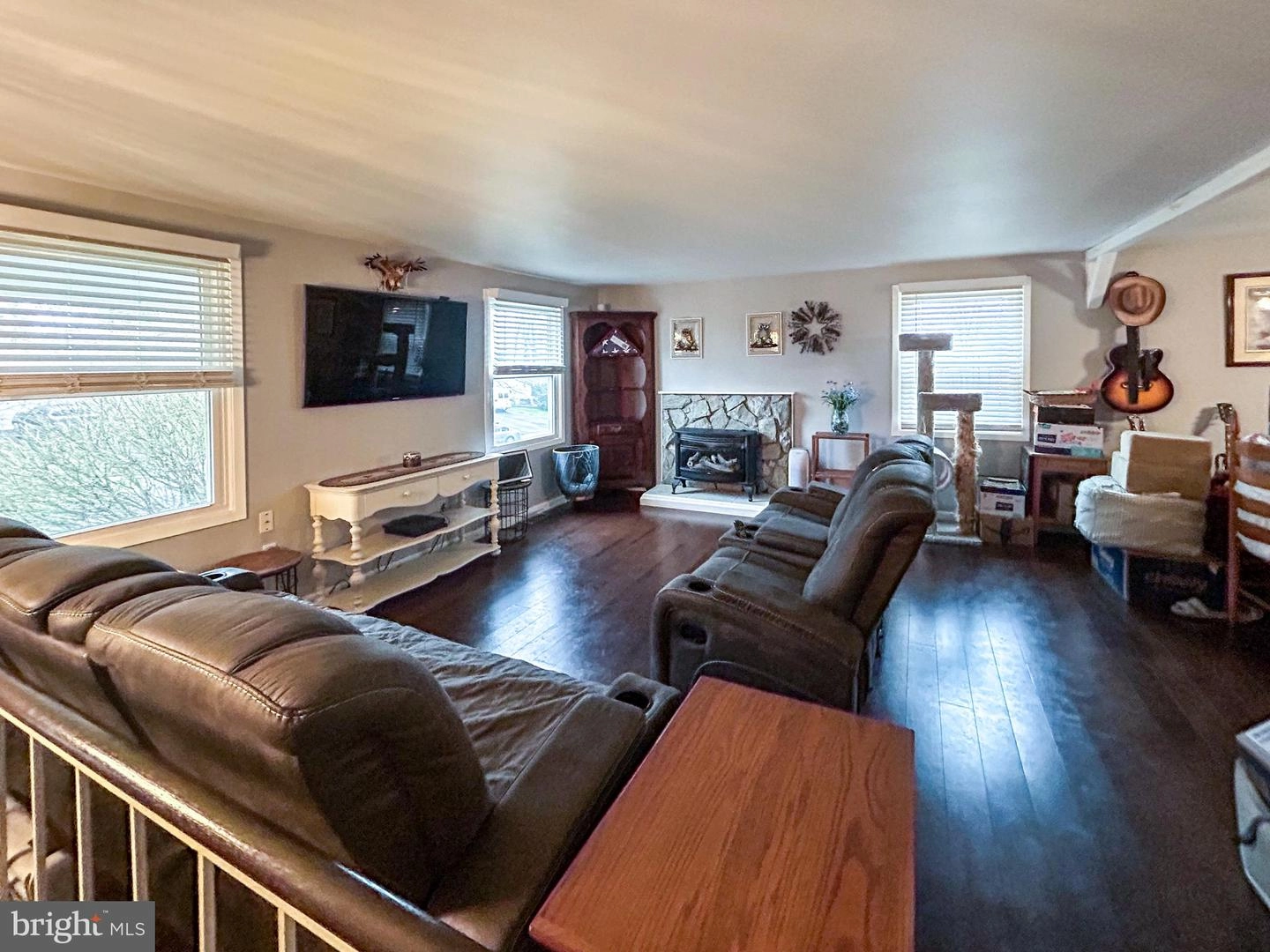 Living - 504 Newberry Ct, Joppa, MD 21085 photo 1 of 4