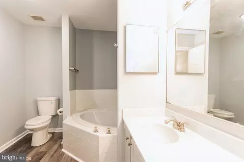 Bath - 531 Nanticoke Ct, Abingdon, MD 21009 photo 2 of 4