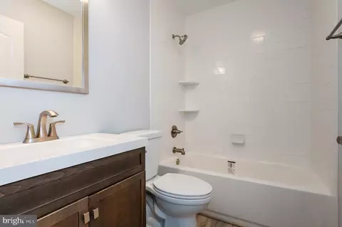 Bath - 648 Berwick Ct, Abingdon, MD 21009 photo 5 of 6
