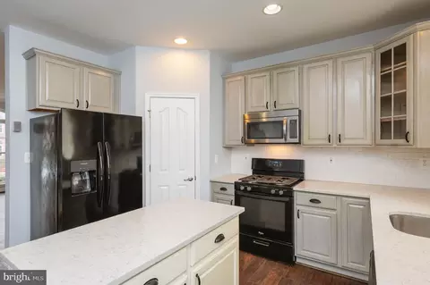 Kitchen - 648 Berwick Ct, Abingdon, MD 21009 photo 4 of 6