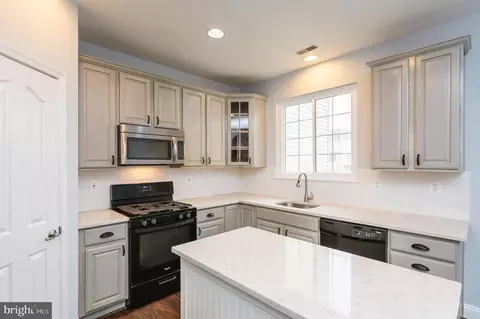 Kitchen - 648 Berwick Ct, Abingdon, MD 21009 photo 2 of 6