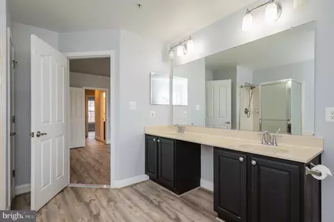 Bath - 648 Berwick Ct, Abingdon, MD 21009 photo 4 of 6