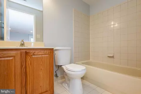 Bath - 648 Berwick Ct, Abingdon, MD 21009 photo 6 of 6