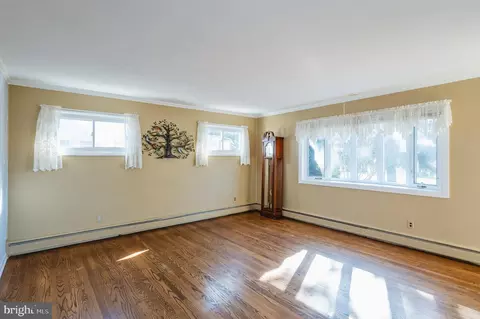 Living - 2520 Greene Rd, Baldwin, MD 21013 photo 3 of 7