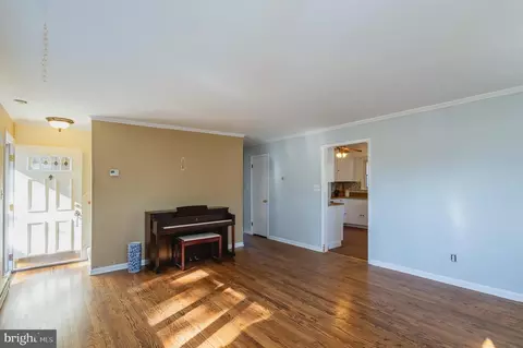 Living - 2520 Greene Rd, Baldwin, MD 21013 photo 1 of 7