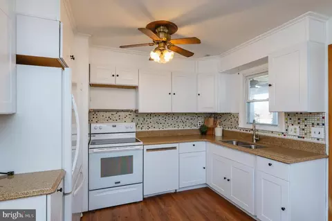 Kitchen - 2520 Greene Rd, Baldwin, MD 21013 photo 2 of 4