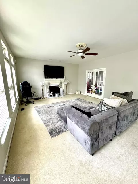 Living - 308 Loganwood Ct, Joppa, MD 21085 photo 5 of 5