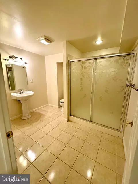 Bath - 308 Loganwood Ct, Joppa, MD 21085 photo 5 of 5